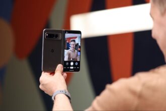 3 Ways To Take The Best Selfies With Pixel Fold