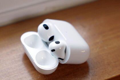 Apple Is Giving Us New Airpods, Finally